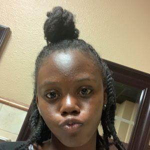 Meet your Posher, Caroline